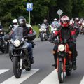 Motocykliści na motocyklach