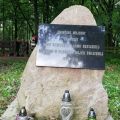 nagrobek upamiętniający zmarłych żołnierzy w Wiączyniu