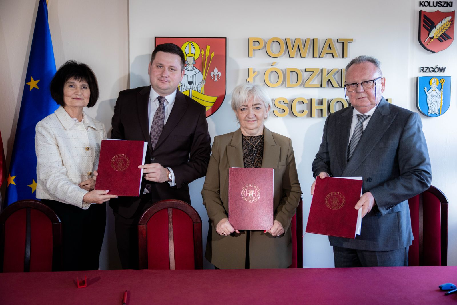 Podpisanie umowy na realizację rozbudowy drogi powiatowej nr 2906E na terenie Gminy Brójce i Gminy Rzgów