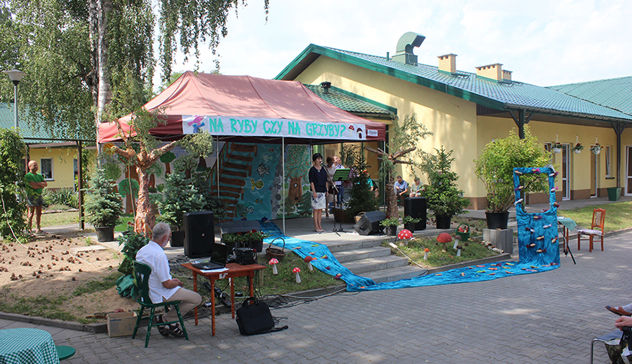 Impreza integracyjna "Na grzyby czy na ryby" w Domu Pomocy Społecznej w Wiśniowej Górze