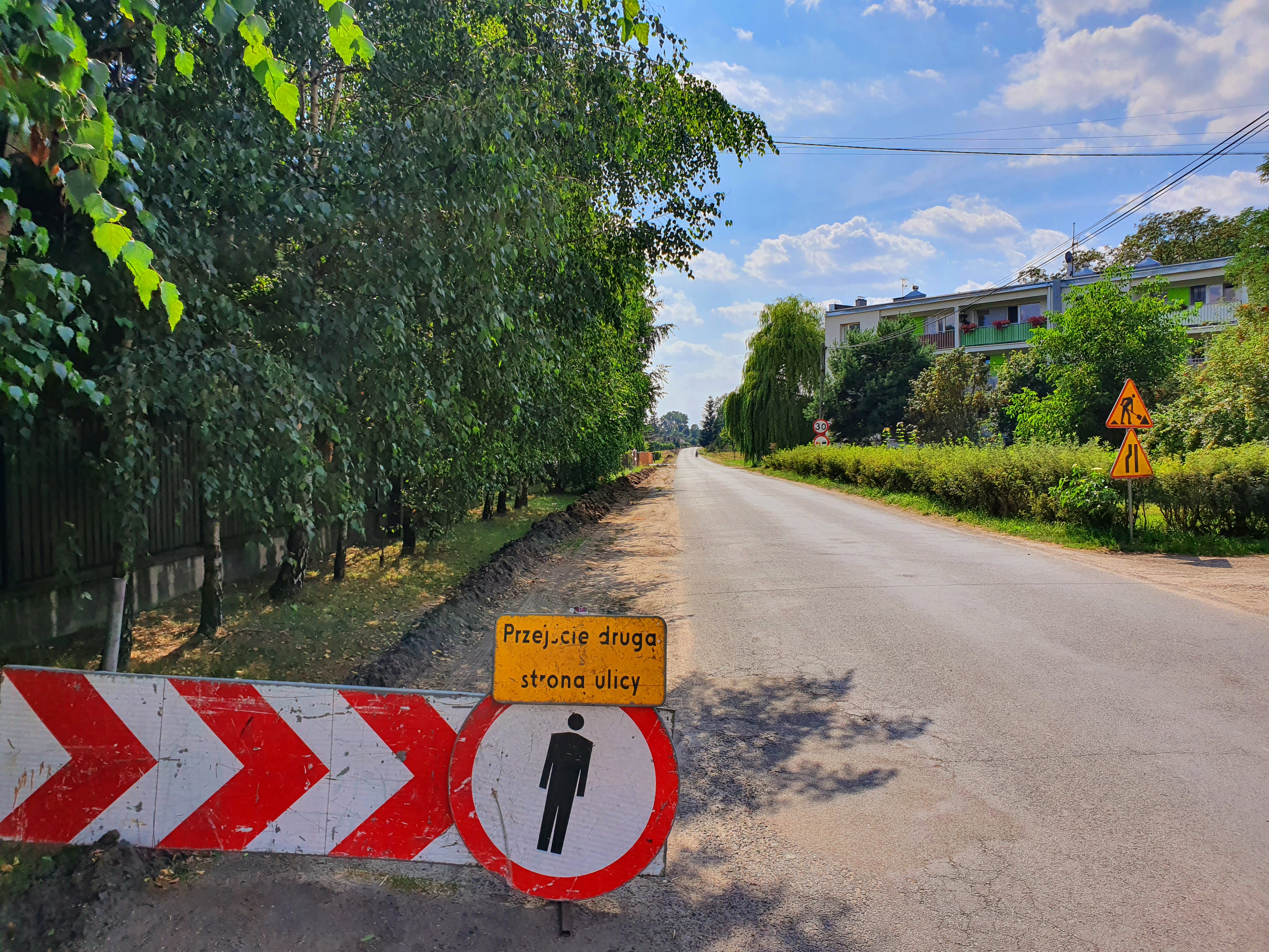 Dobre informacje dla pieszych i kierowców z Woli Rakowej (gm. Brójce)